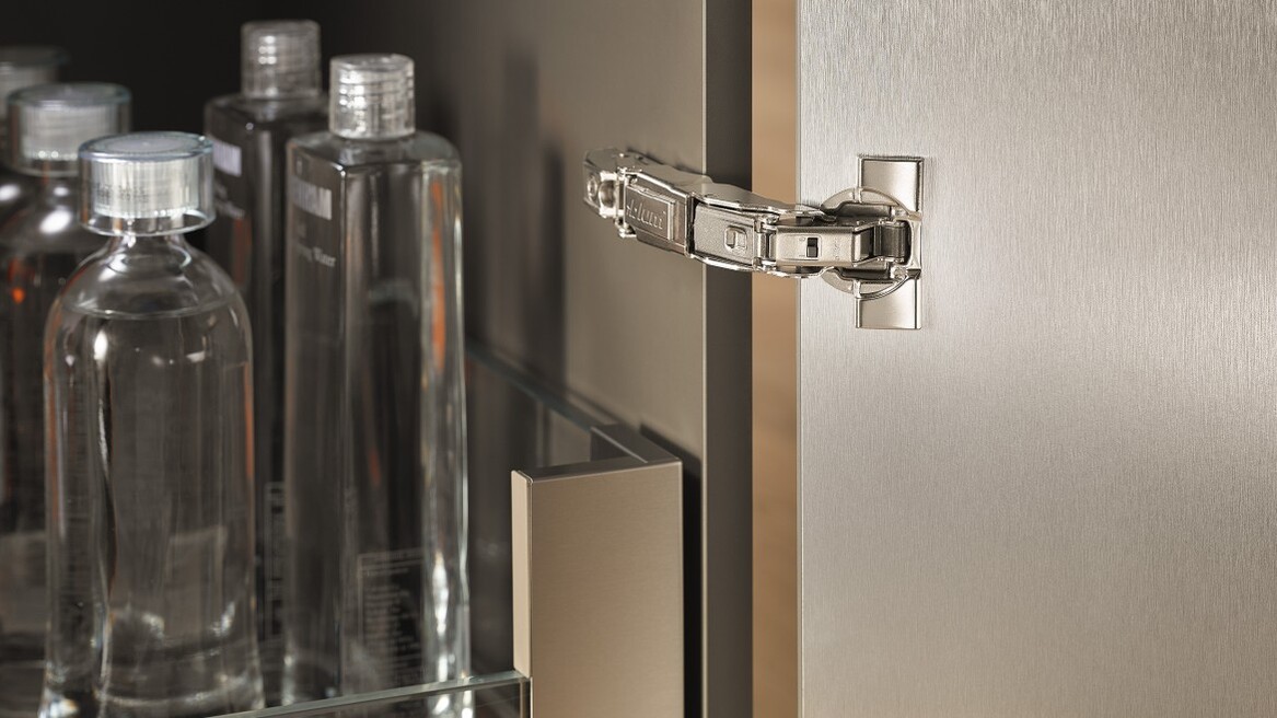 Khám Phá Top 7 Loại Bản Lề Blum Giảm Chấn Cho Cánh Tủ Vận Hành Êm Ái 3 Khám Phá Top 7 Loại Bản Lề Blum Giảm Chấn Cho Cánh Tủ Vận Hành Êm Ái