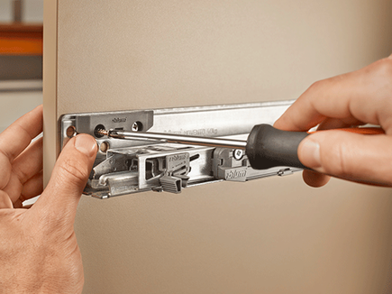 CÁCH MUA BỘ KHÓA KỆ KÉO BLUM TIÊU CHUẨN