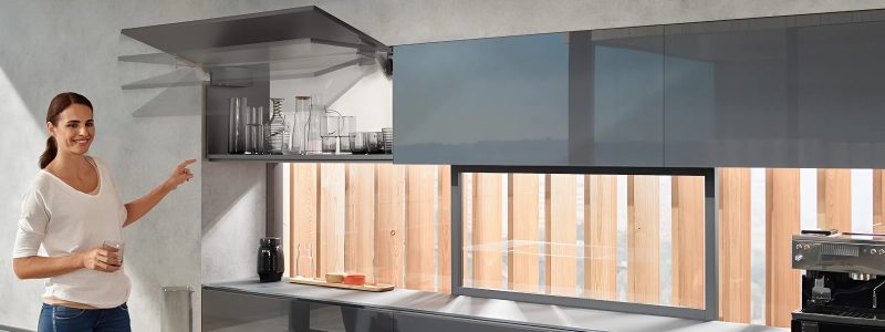 Tay nâng cánh tủ Blum có phù hợp với bếp nhỏ? Trần thấp? Giải pháp tối ưu không gian 1 BetterImage 1757745653176 1