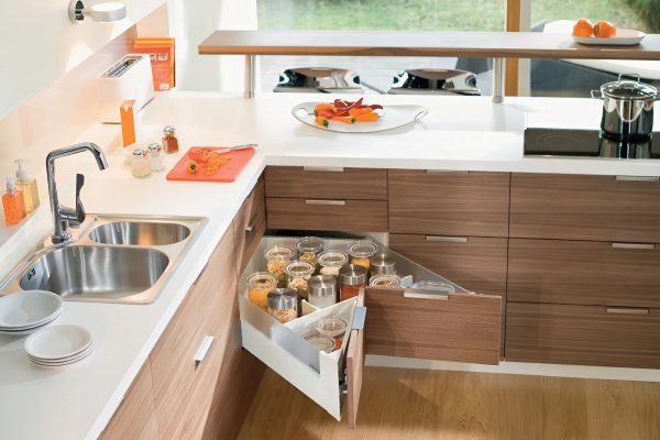 Nội thất bếp Blum tối ưu cho tủ bếp chữ L gọn gàng tiện lợi hơn 1 BetterImage 1759207898568