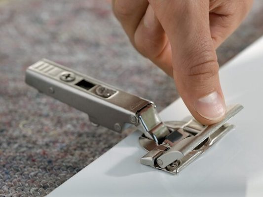 Review bản lề Blum 1 Review bản lề Blum