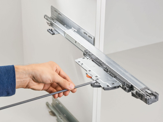 Phụ kiện tủ bếp cần có và cách chọn phù hợp cho từng kiểu tủ 3 ray am blum 7