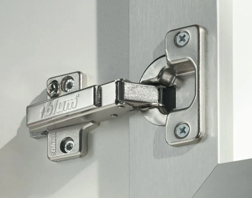 Bí quyết chọn và lắp bản lề Blum chính hãng cho tủ bếp hiện đại 2 Bản lề blum chính hãng và bí quyết lắp dễ dàng